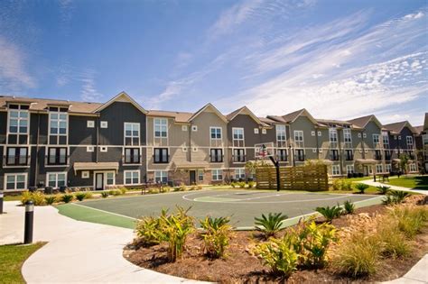 Redpoint baton rouge - Check out current special offers on student housing and apartments at Redpoint Baton Rouge near Louisiana State University.